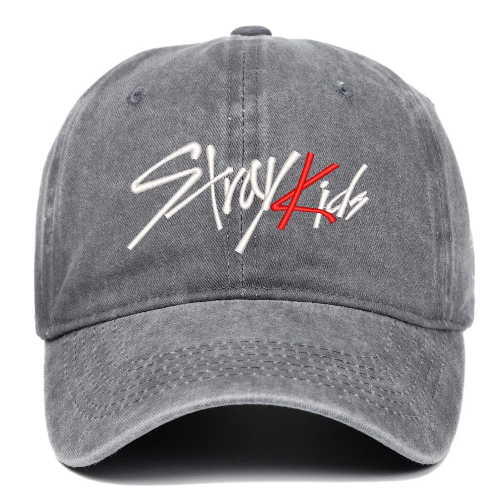casquette grise Stray Kids logo K-pop brodé