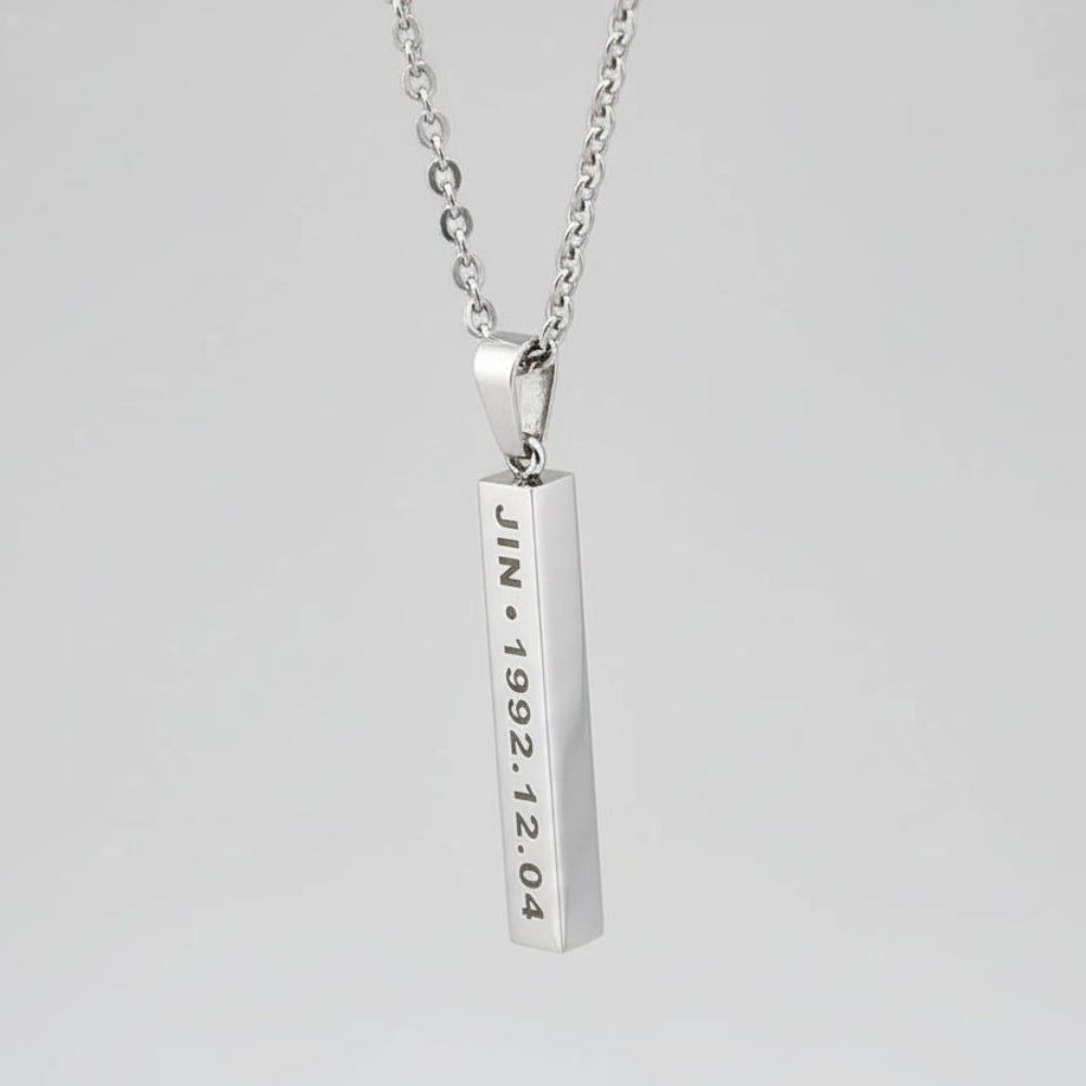 Collier BTS Jin gravé barre en acier inoxydable avec date bijou kpop merch fan