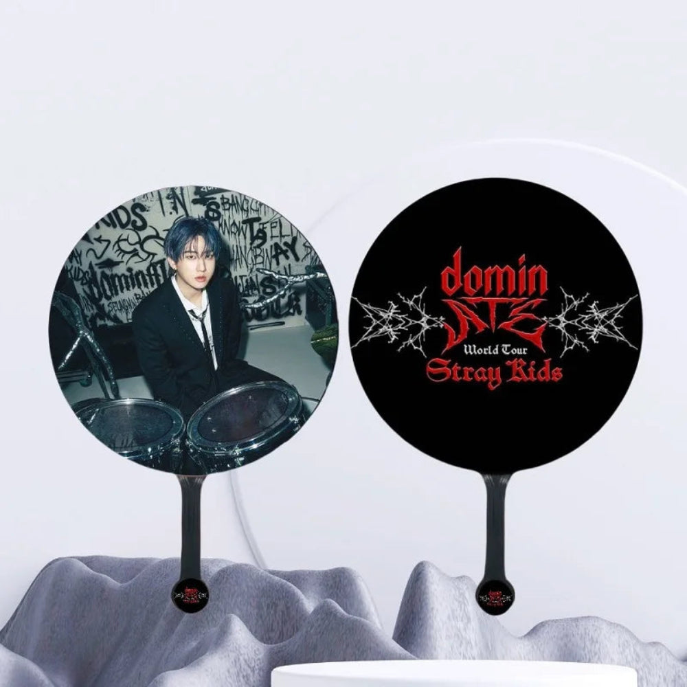 stray-kids-lee-felix-domin-ate-world-tour-concert-hand-fan